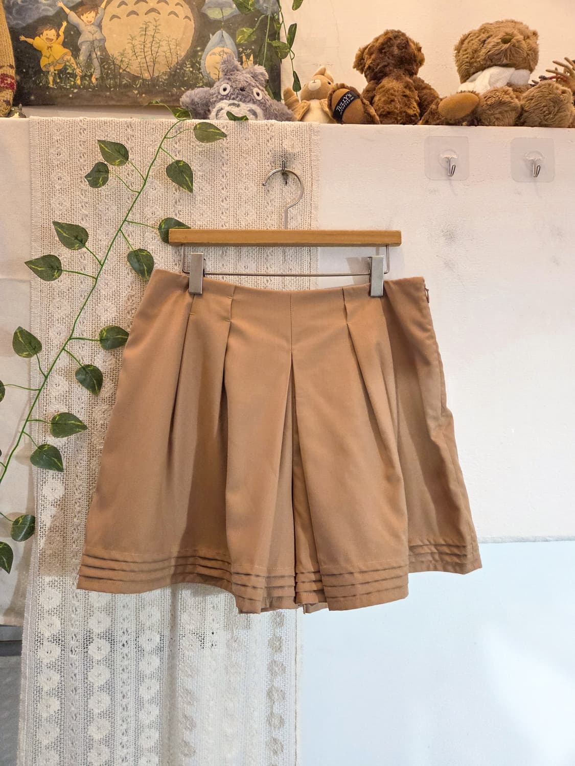 earth music 핀턱 베이지 팬츠 상품이미지1