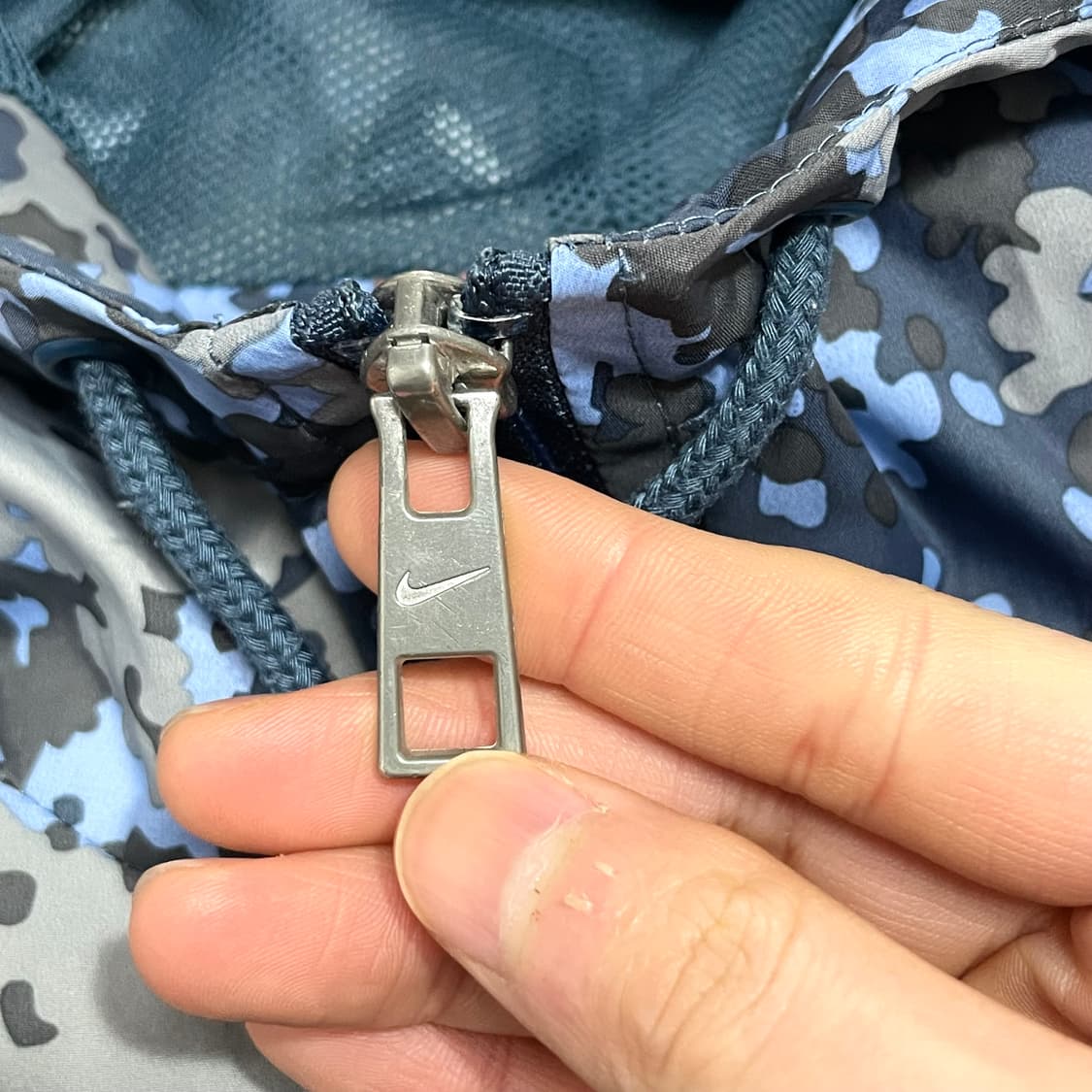 나이키 스우시로고 카모플라쥬 블루 윈드브레이커 바람막이 남성M 상품이미지3