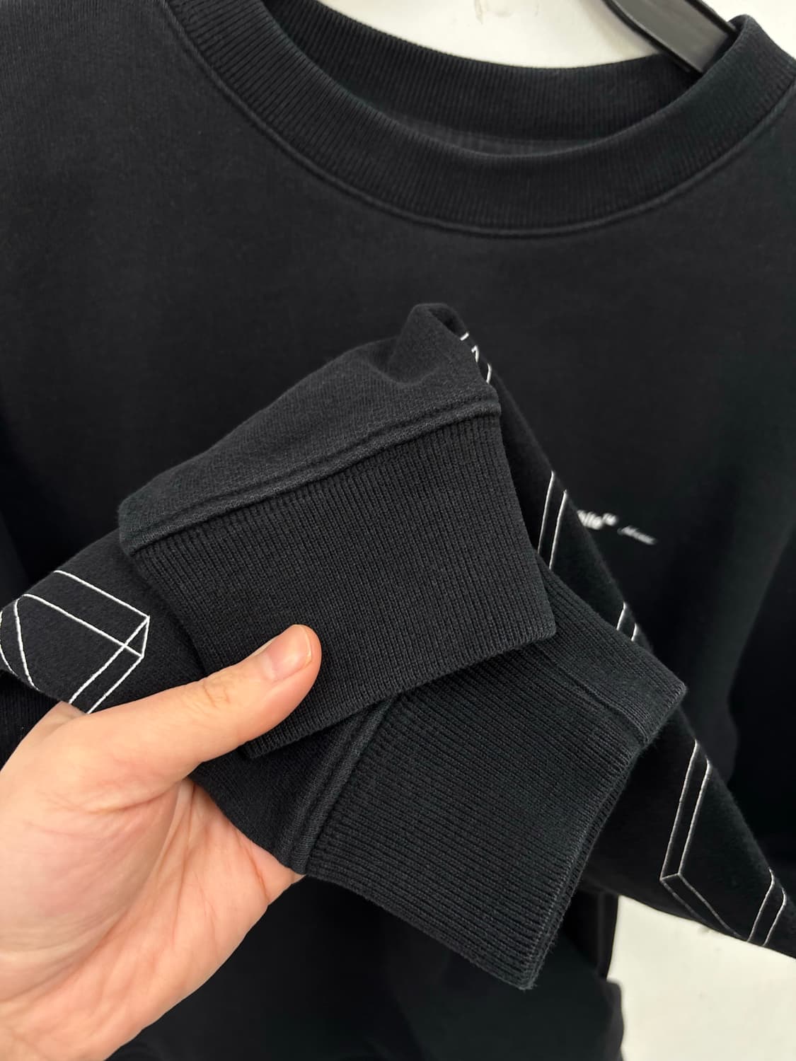 오프화이트 3D 애로우 맨투맨 상품이미지5