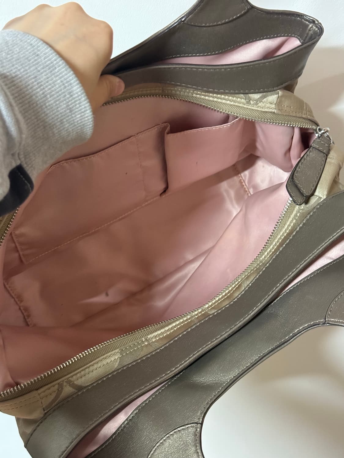 안감 핑크🩷 코치 시그니처 자카드 숄더백 베이지 브라운 상품이미지9