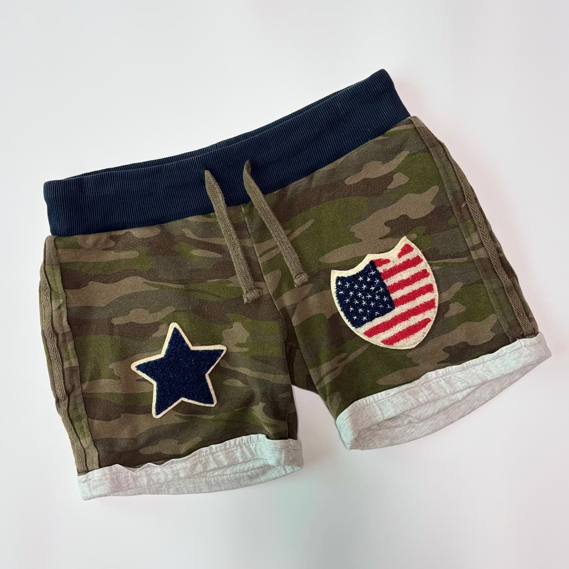 [하이드로겐 x 브론자지] 카모플라쥬 아메리카 패치 스웨트 쇼츠 상품이미지1