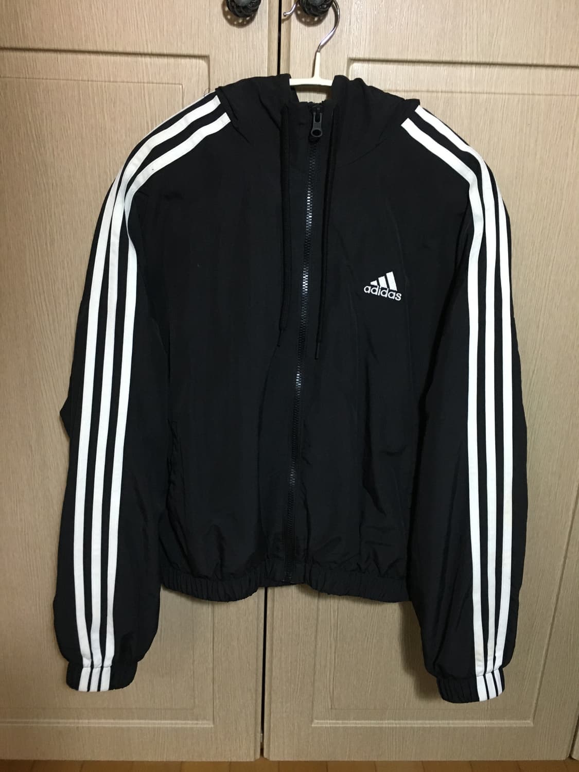 아디다스 에센셜 3S 우븐 윈드브레이커 상품이미지1