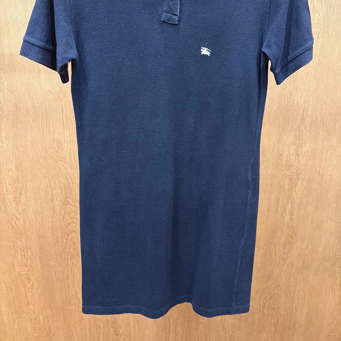 버버리 런던 미디 원피스 버튼 카라 반팔 로고 자수 디테일 무지 네이비 상품이미지5