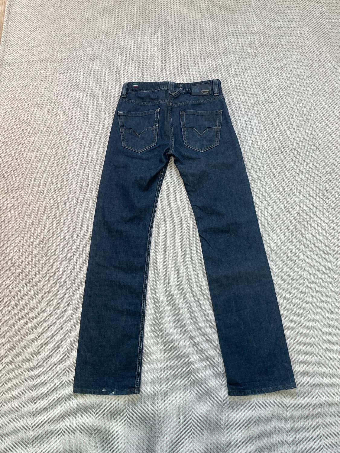 디젤 라키 LARKEE 스트레이트 데님 팬츠 J04032 상품이미지1