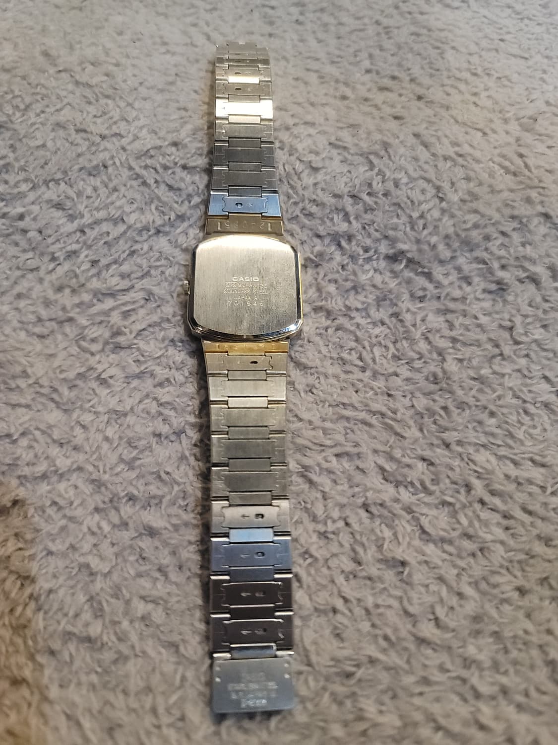 카시오(CASIO)의 빈티지 아날로그 모델인 MQ-3002G 상품이미지2