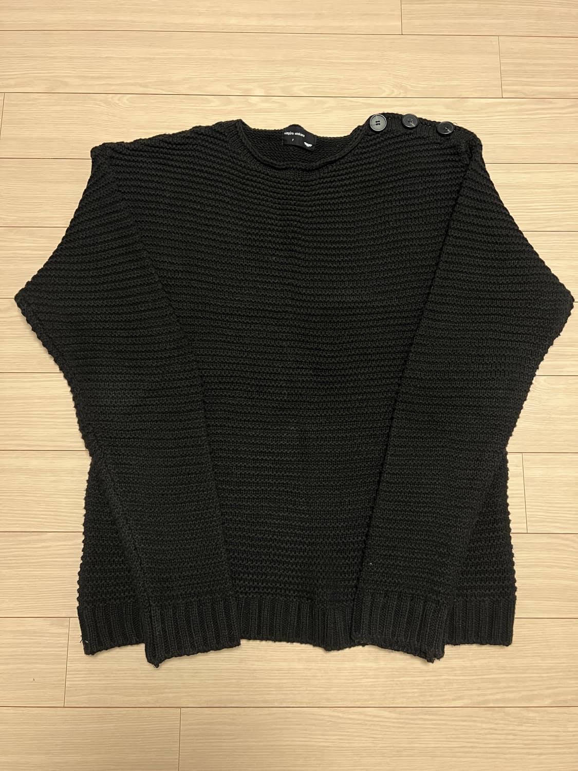 Vampire Weekend 블랙 니트 스웨터 / F 숄더 버튼 디테일 상품이미지1