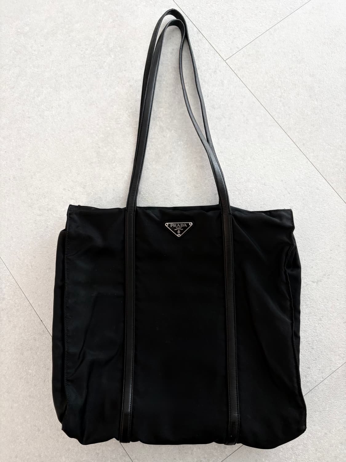 프라다 나일론 도트숄더백 판매합니다.  상품이미지1