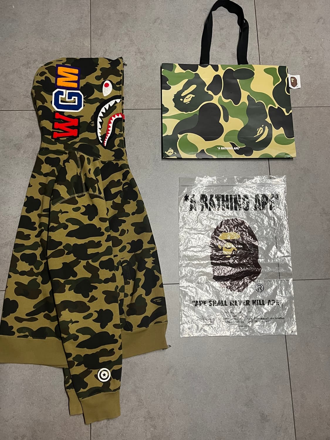 베이프 녹계 샤크 후드집업 상품이미지1