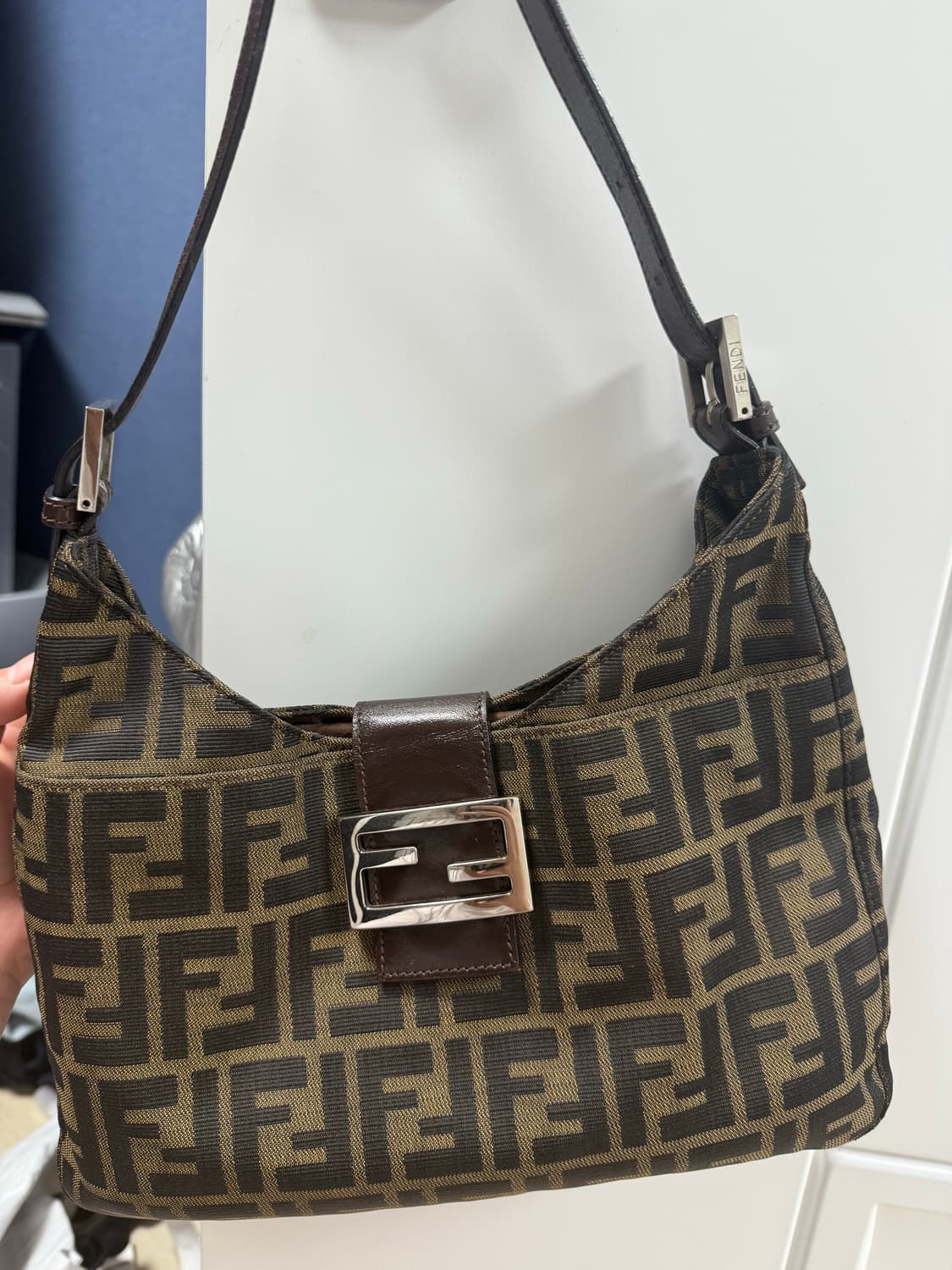 펜디 주카 호보백 숄더백 상품이미지1