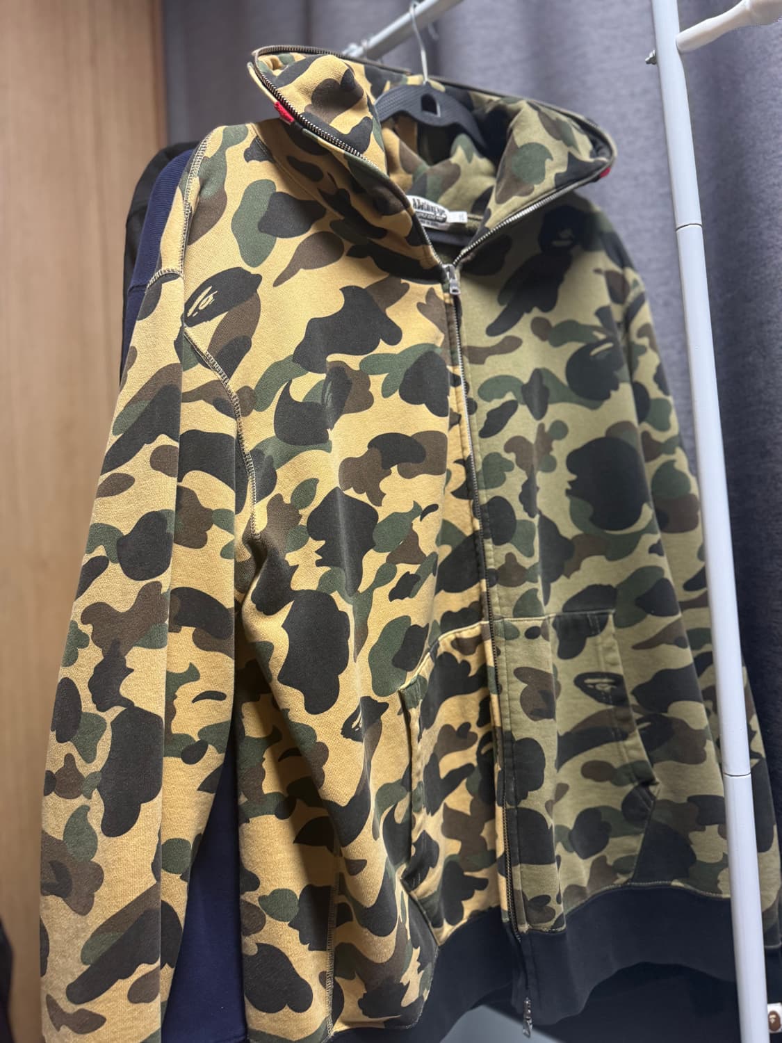 베이프 샤크 후드집업 상품이미지1