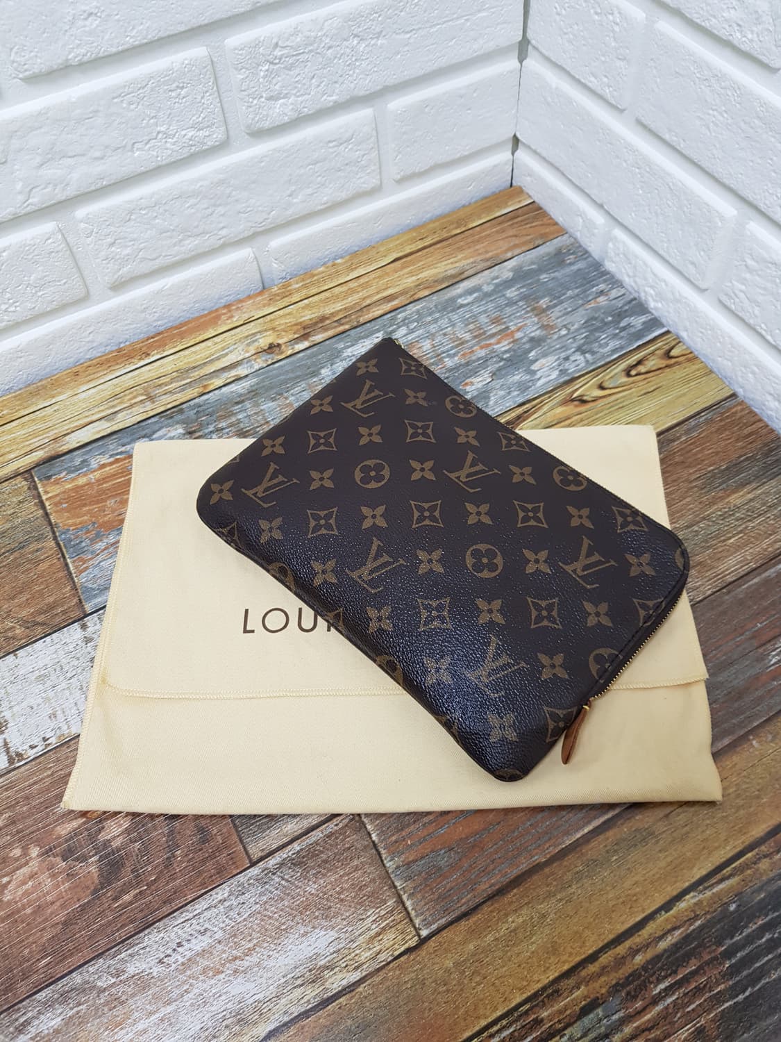 [정품] 루이비통 에튀보야주 pm 클러치 상품이미지1