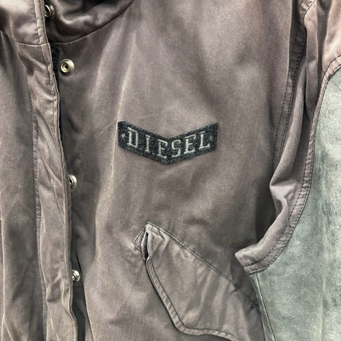 디젤 코튼 롱 후드 야상 자켓 레더 슬리브 밑단 피쉬테일 디테일 차콜 상품이미지6