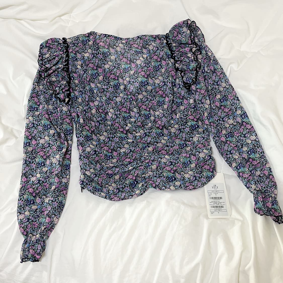 새상품 ) 임블리 셔링퍼프 쉬폰블라우스 상품이미지7