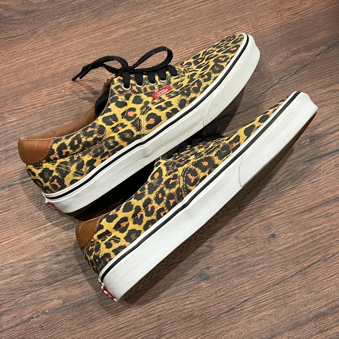 vans era leopard