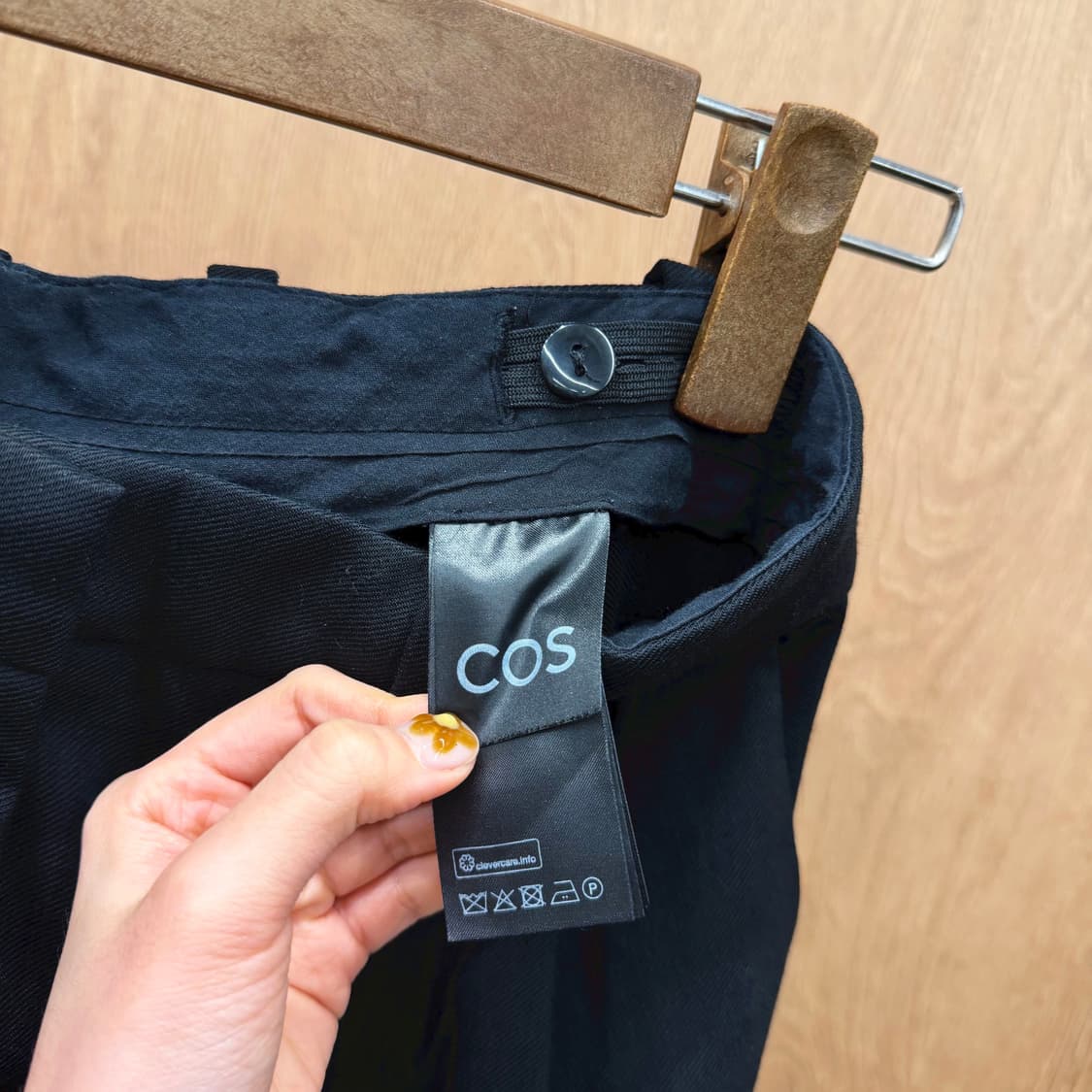 코스 테이퍼드 슬랙스 사이드 후면 히든 포켓 허리 벨트 루프 디테일 블랙 상품이미지6