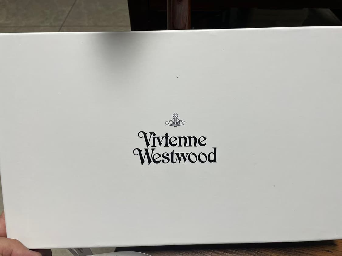 비비안 웨스트우드 자수 로고 머플러 화이트 와인 상품이미지3