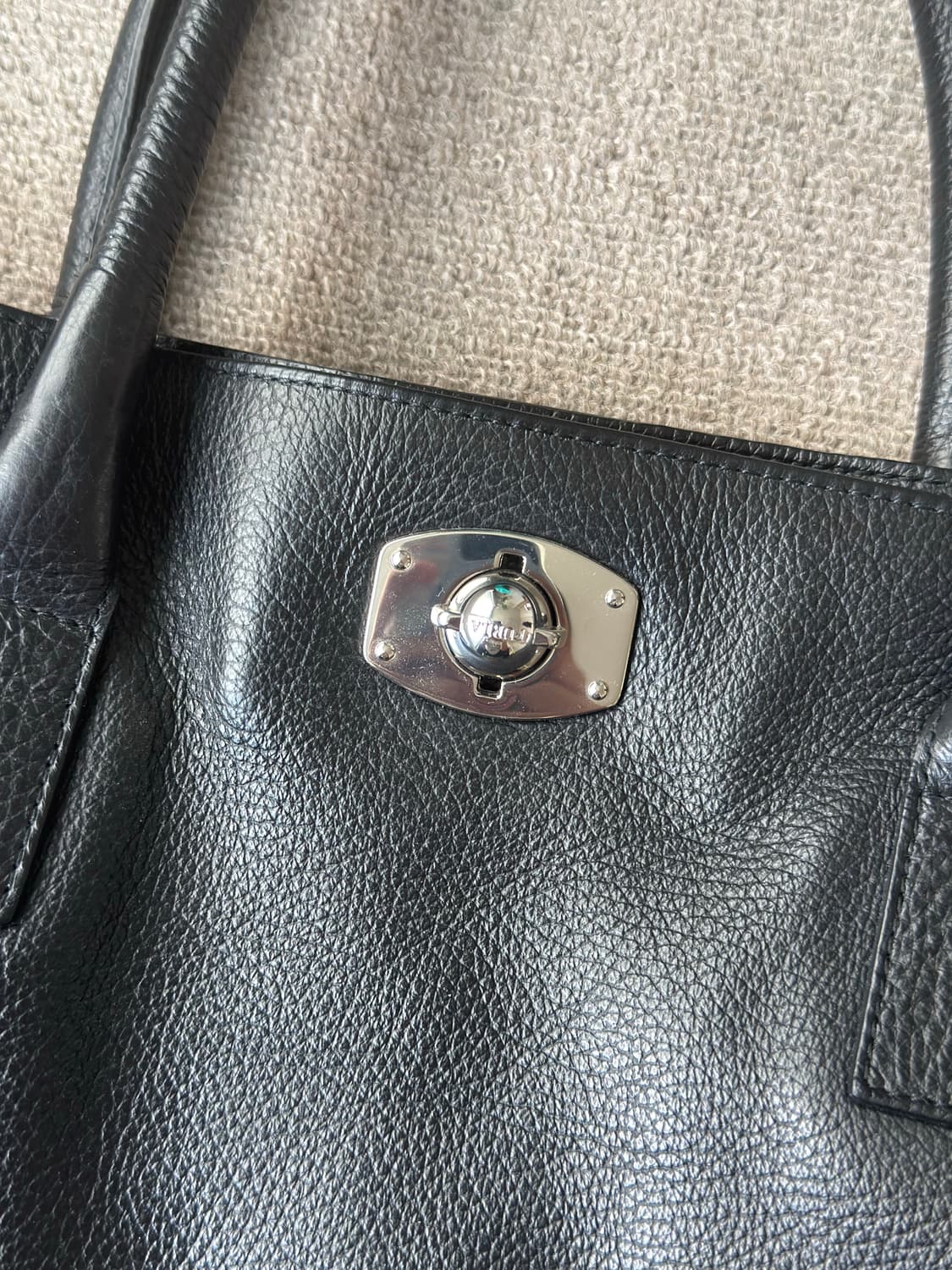 Furla 블랙 레더 투웨이 숄더백 샤넬 서프백 스타일 상품이미지3