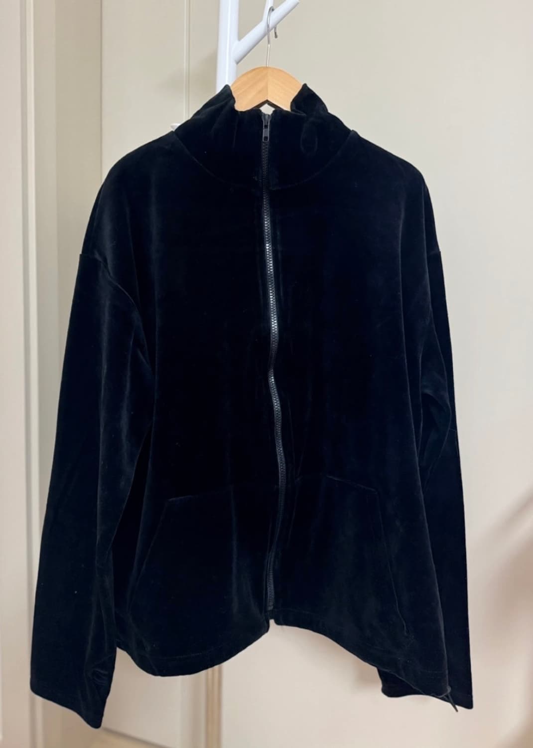 무신사브랜드 SICKOS 벨벳 블랙집업 상품이미지4