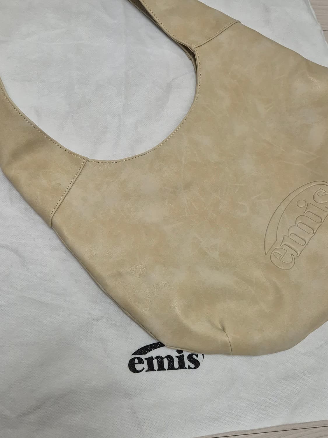 이미스 LOGO EMBOSSED SHOULDER BAG-BEIGE 상품이미지4