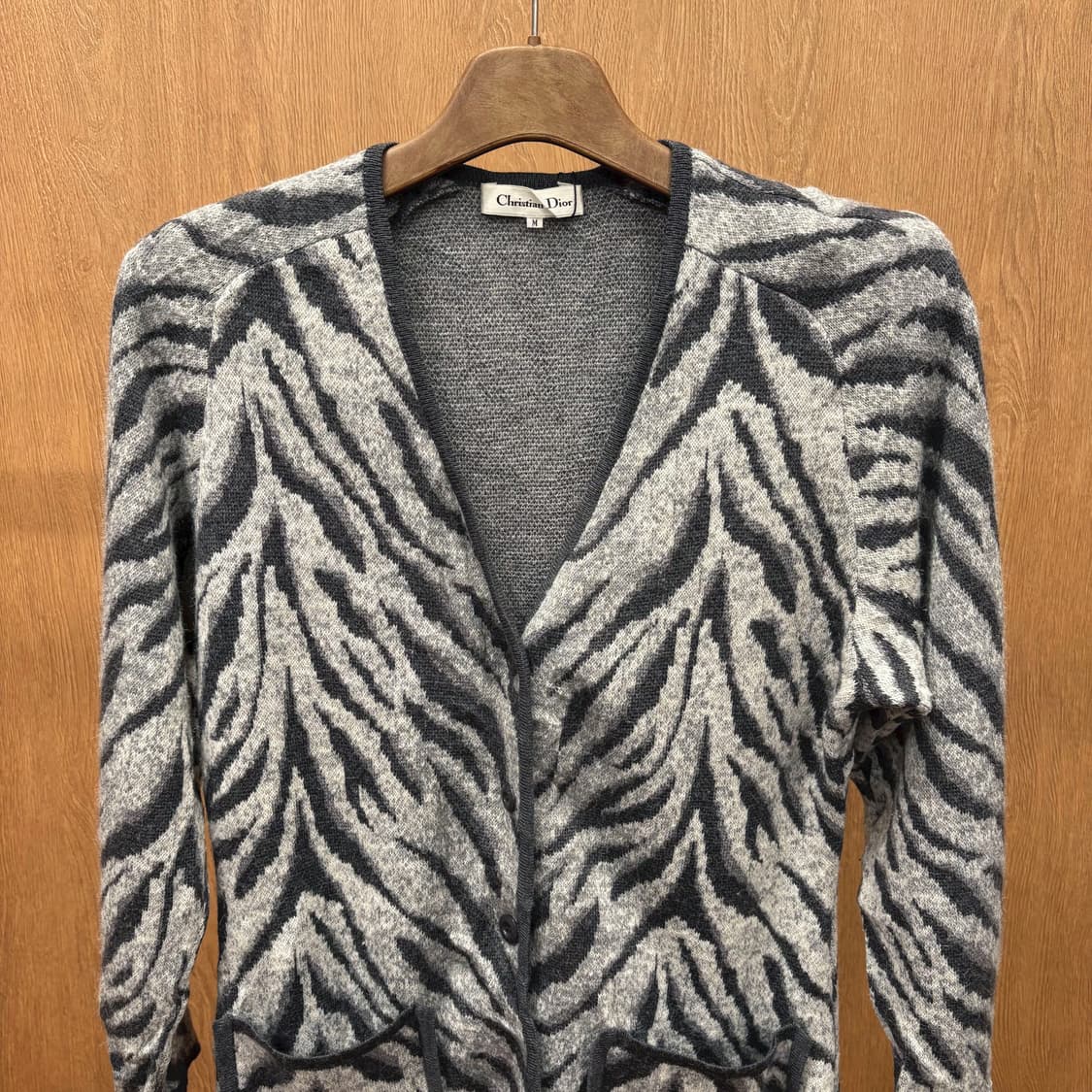 크리스찬 디올 울 니트 긴팔 가디건 지브라 애니멀 패턴 디테일 그레이 상품이미지4