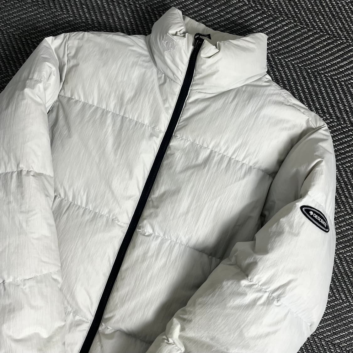 데상트 패치로고 미니멀 다운 푸퍼 패딩y 3345 상품이미지1