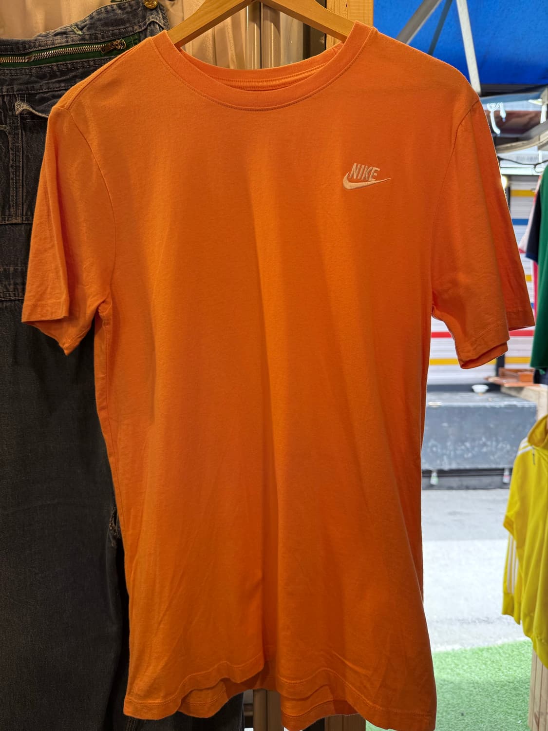 나이키 오렌지 반팔 티셔츠 상품이미지1