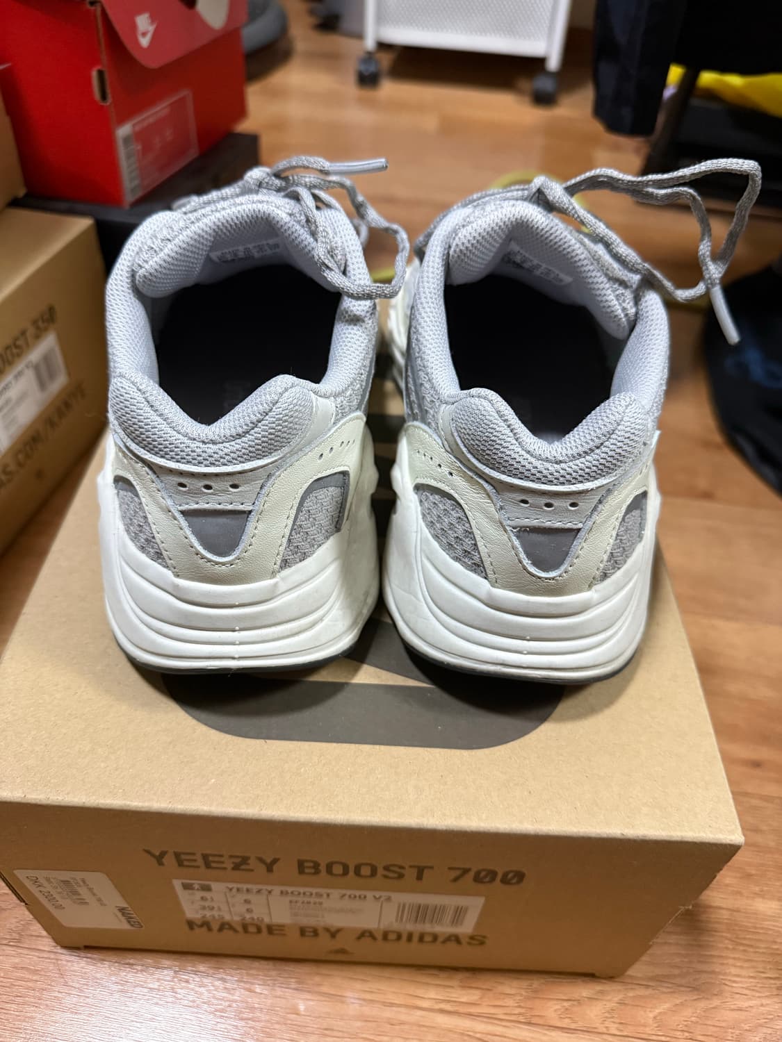 [245] 아디다스 이지부스트 700 V2 스태틱 상품이미지5