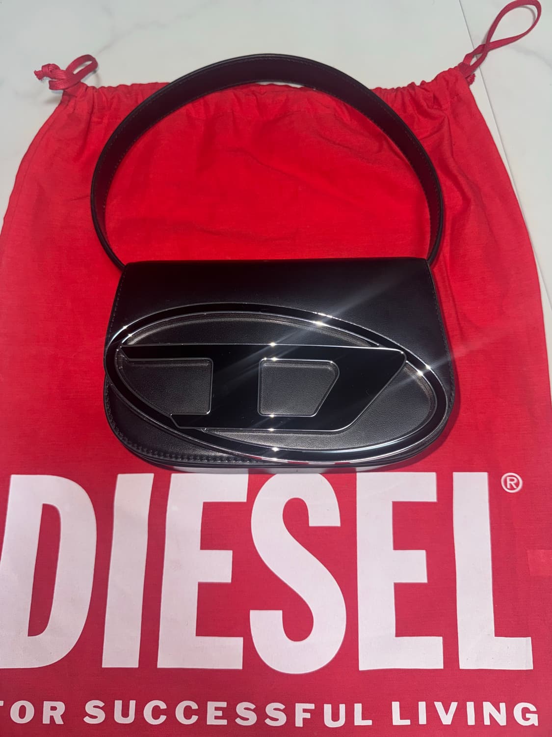 디젤 1DR 숄더백 인 나파 레더 블랙 상품이미지1