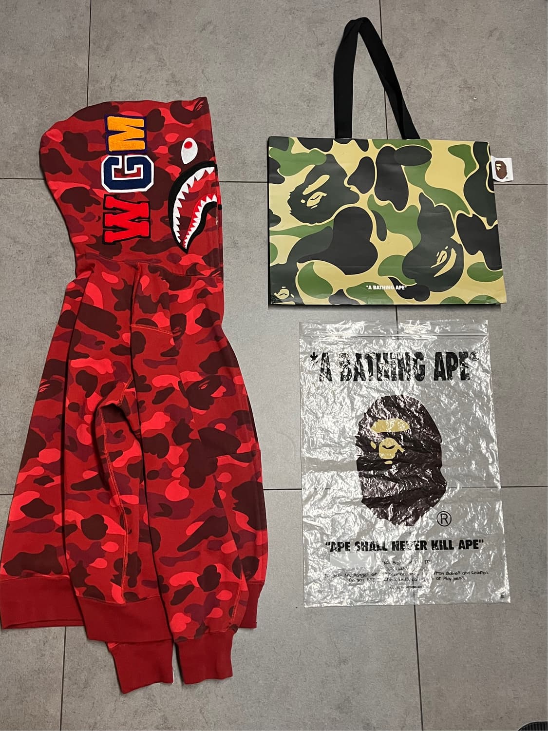 새상품급) 베이프 레드 적계 샤크 후드집업 상품이미지1