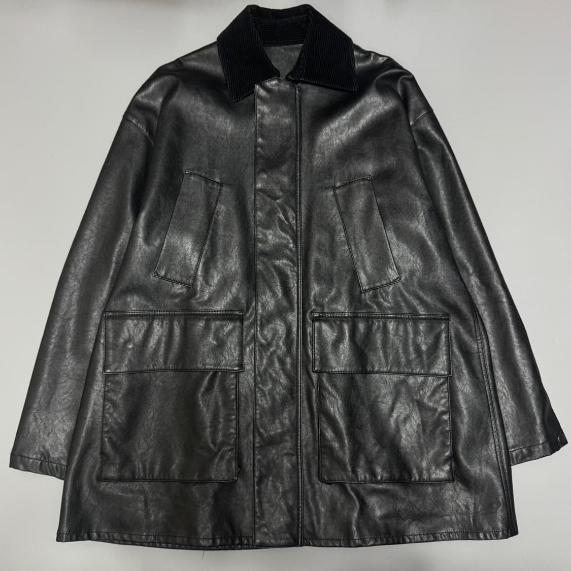 센스오브플레이스 블랙컬러 에코 레더 집업 스냅버튼 레더 코트 상품이미지6