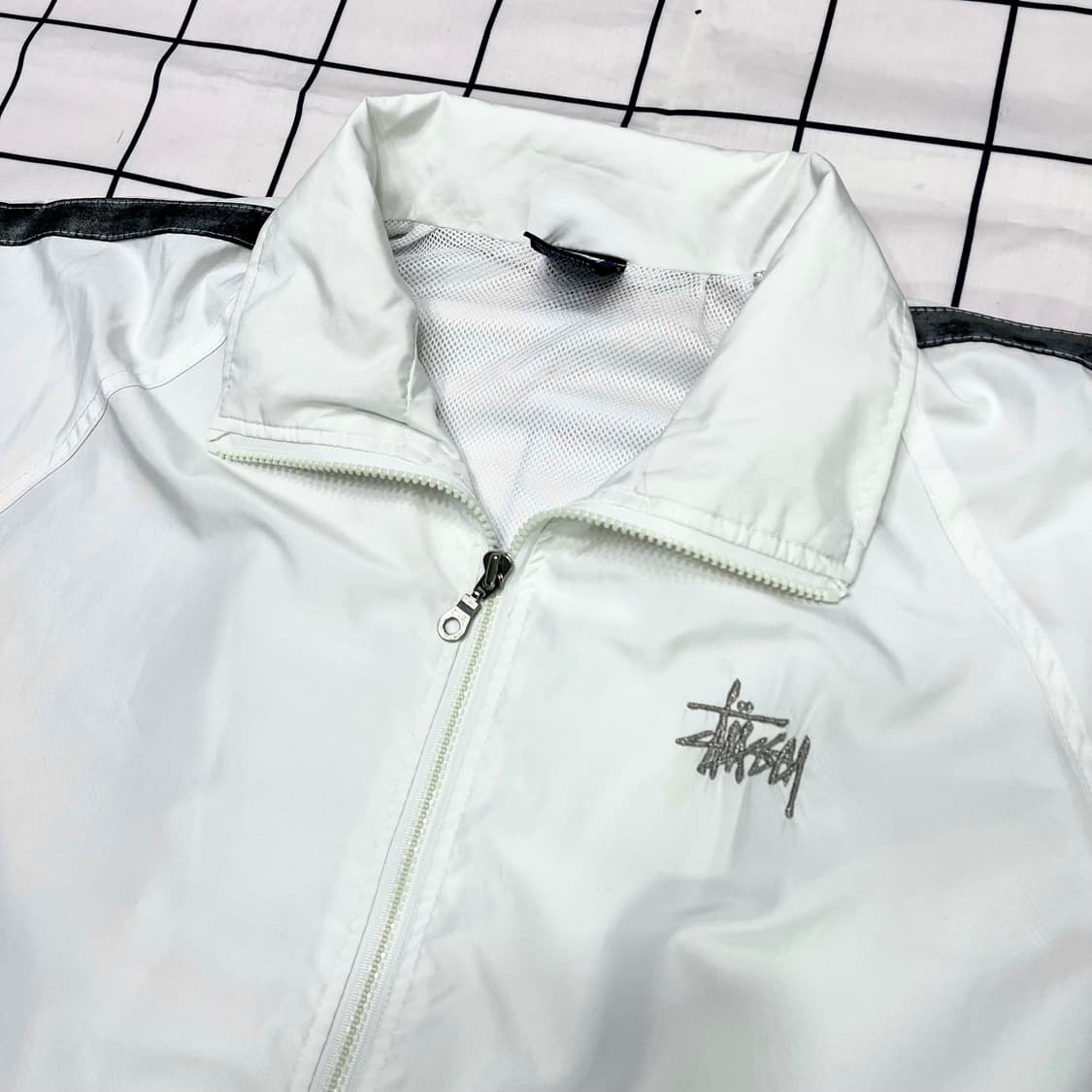 스투시 화이트 사이드라인 바람막이 상품이미지4