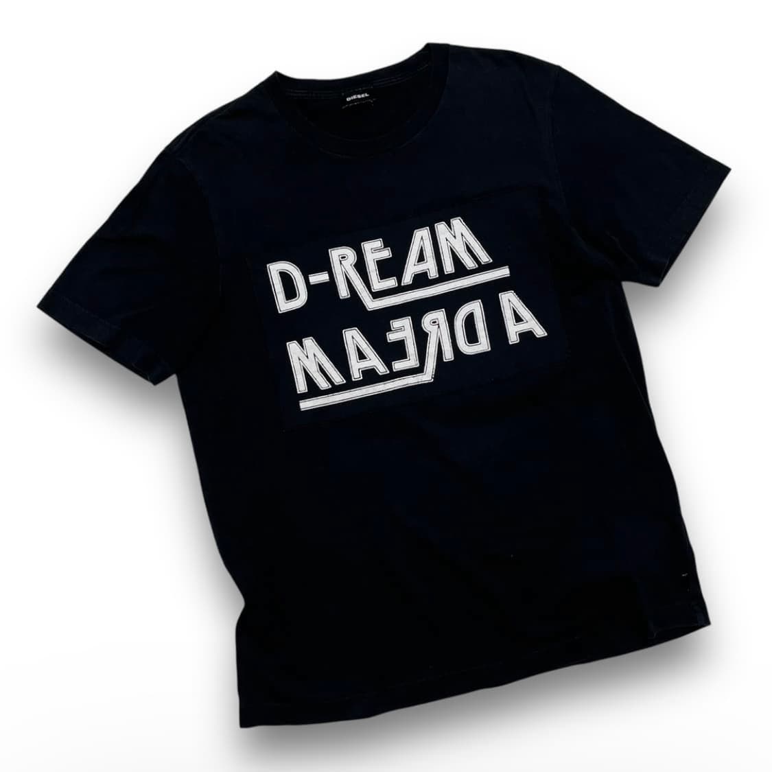 디젤 드림 메탈 아트 다크 반팔 티셔츠 상품이미지1