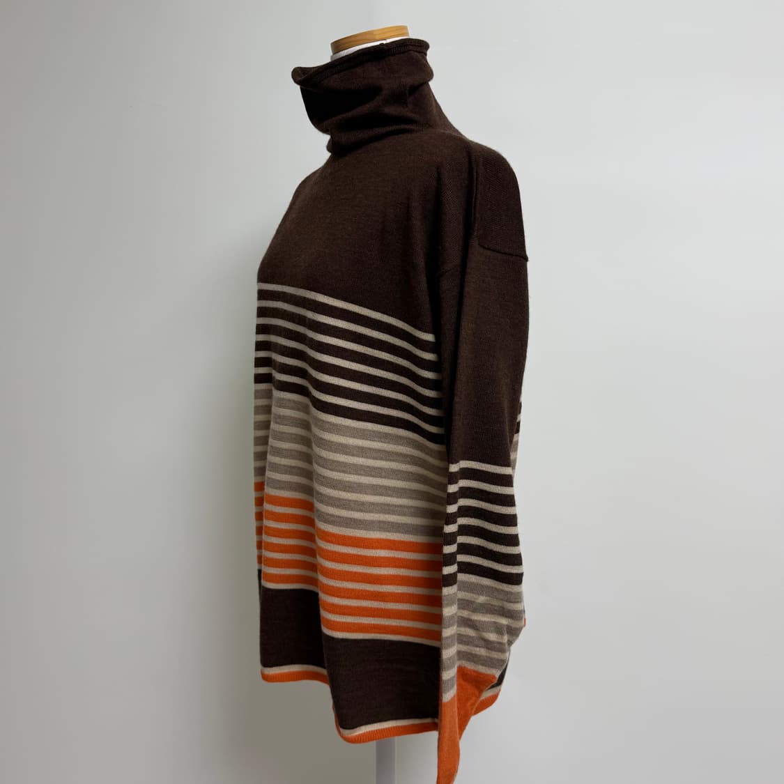 [울 100%] 브라운 오렌지 스트라이프 터틀넥 니트 상품이미지2