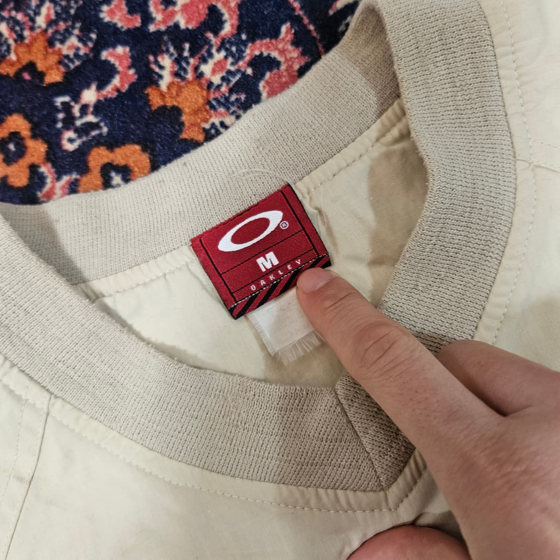 오클리(OAKLEY) 90's 브이넥 나일론 웜업 상품이미지5