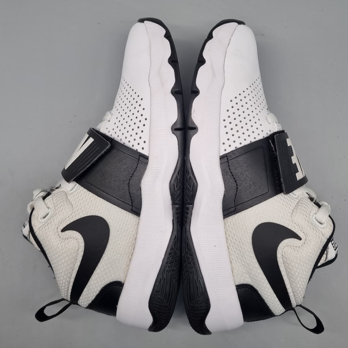 나이키 팀허슬 d8 운동화240 상품이미지5