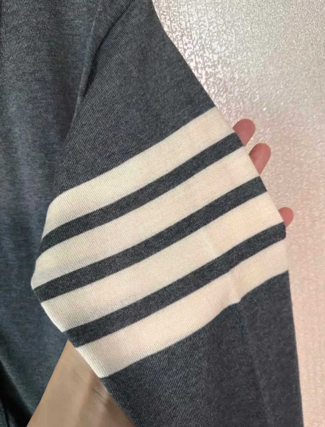 [백화점판/한글택] 톰 브라운 울 가디건 그레이 - 1사이즈 상품이미지3