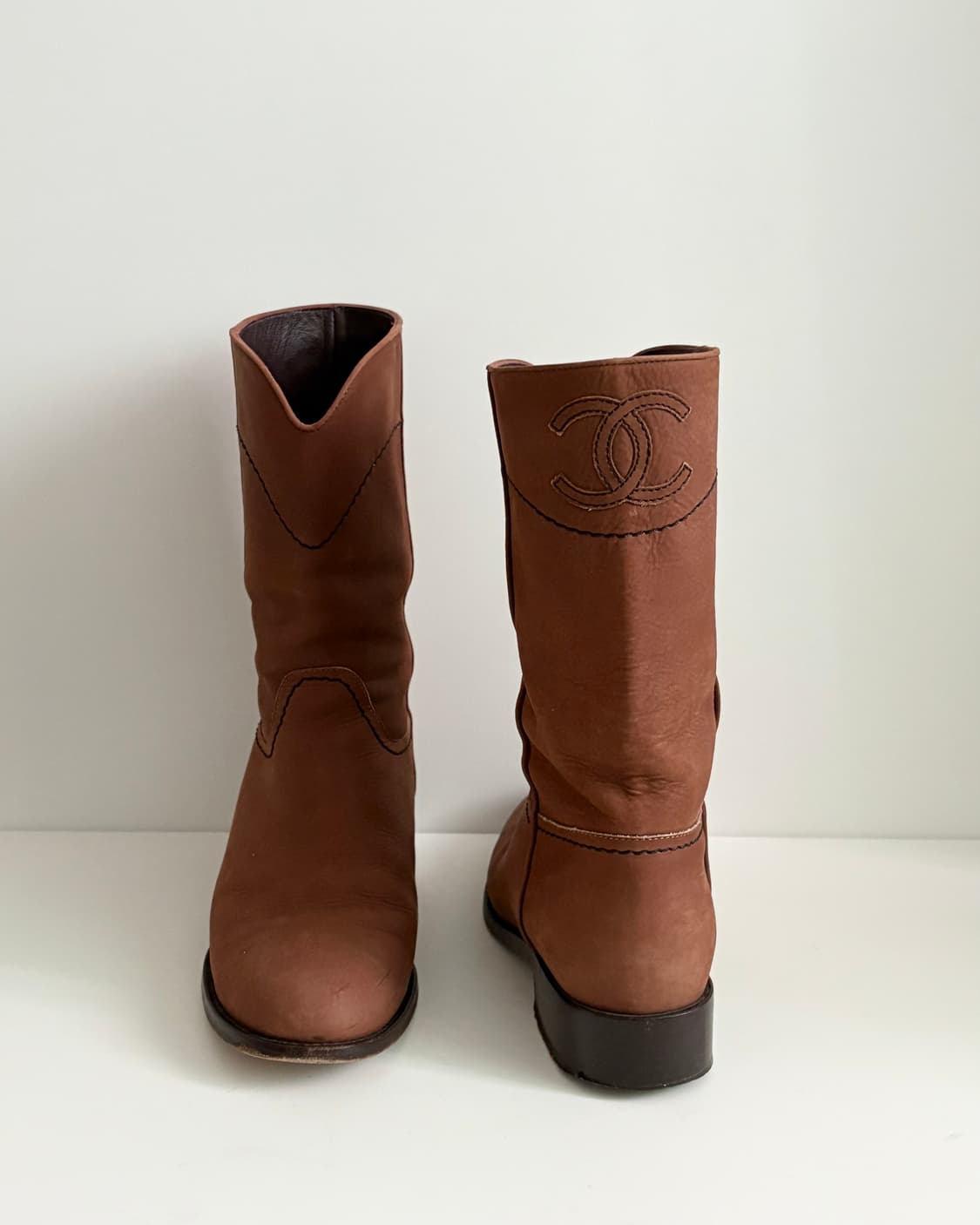 CHANEL 샤넬 CC 로고 웨스턴 미들 부츠 361/2 브라운 상품이미지5