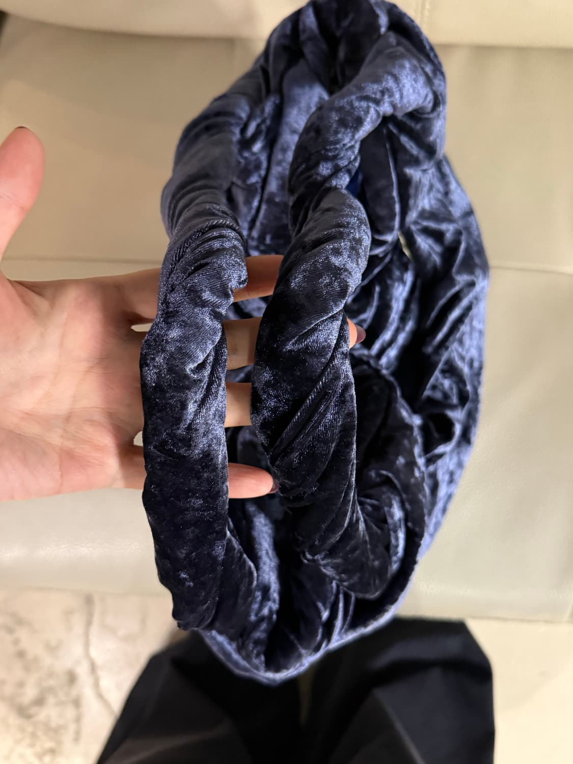 twist line detail velour shoulder bag 상품이미지4