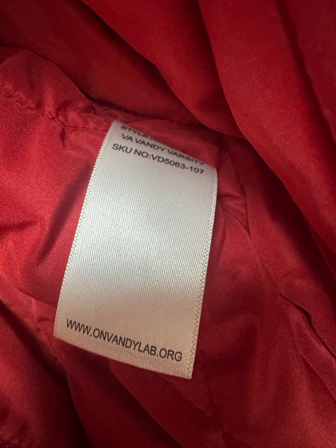 반디더핑크 브이텍 바시티 자켓 레드 M사이즈 상품이미지2