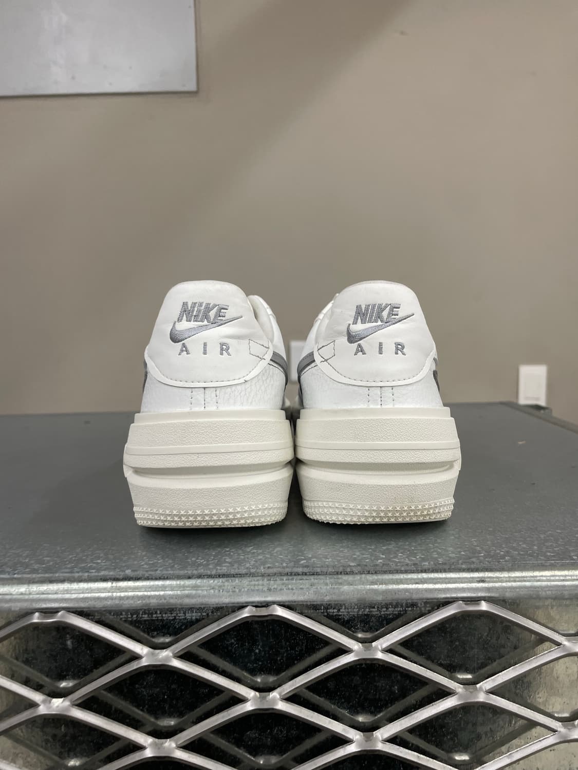 나이키 에어 포스 1 플랫폼 240 상품이미지3