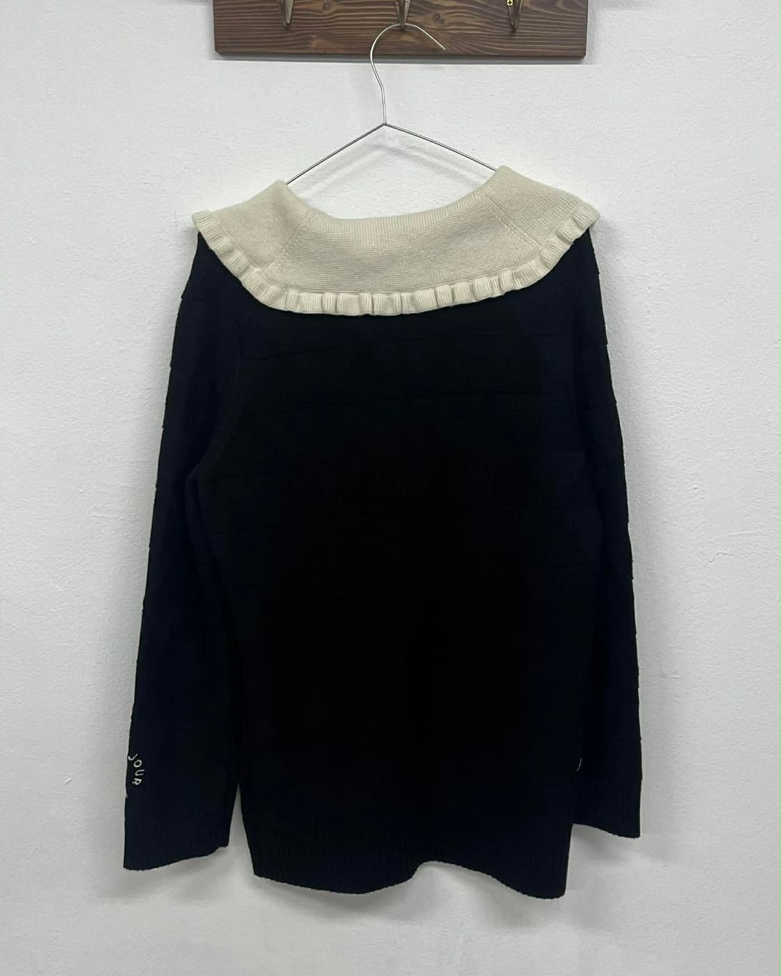 럭키슈에뜨 21년 신형 러플 카라 울 니트 가디건 상품이미지3