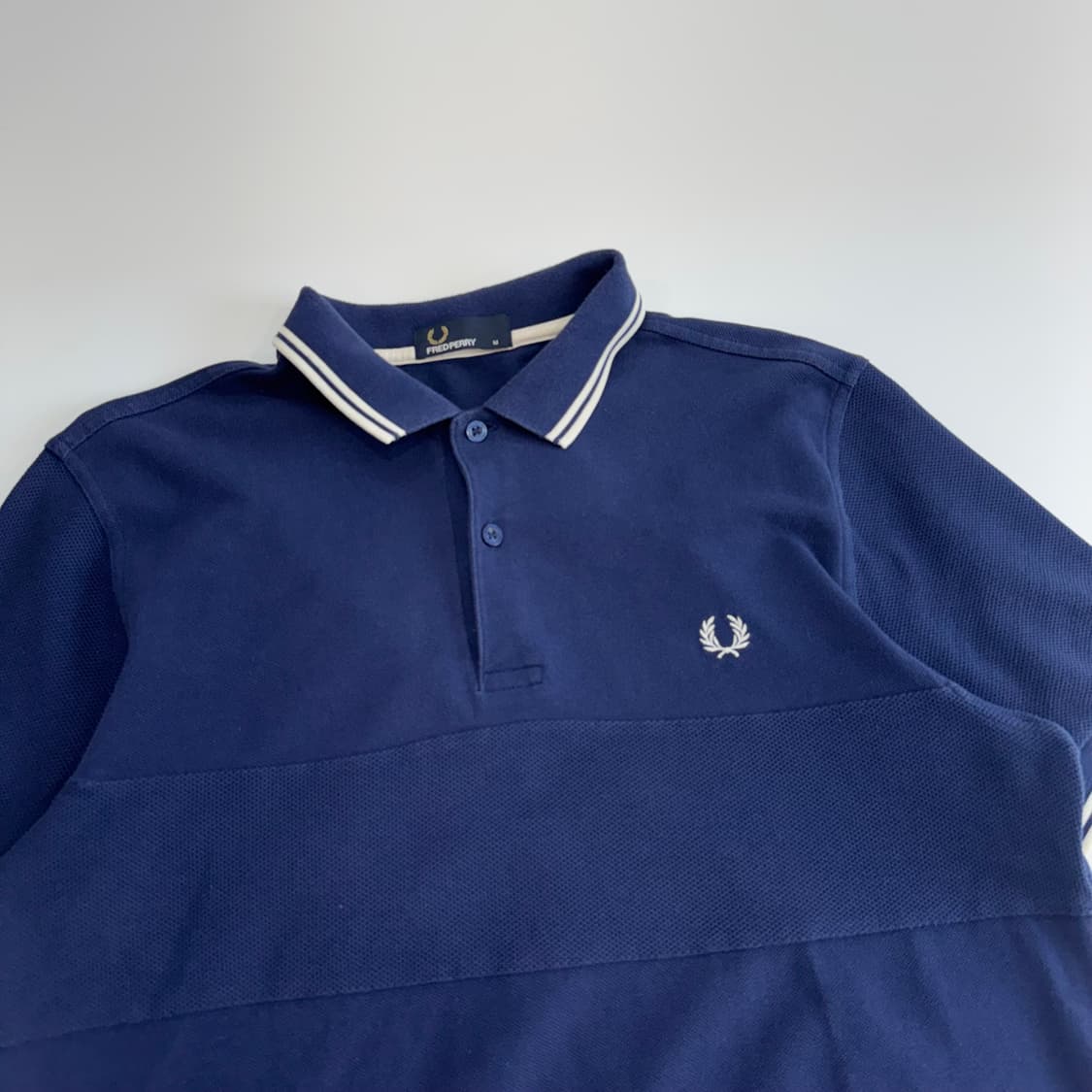 Fredperry 프레드페리 화이트 포인트 네이비 반팔 카라티 상품이미지4