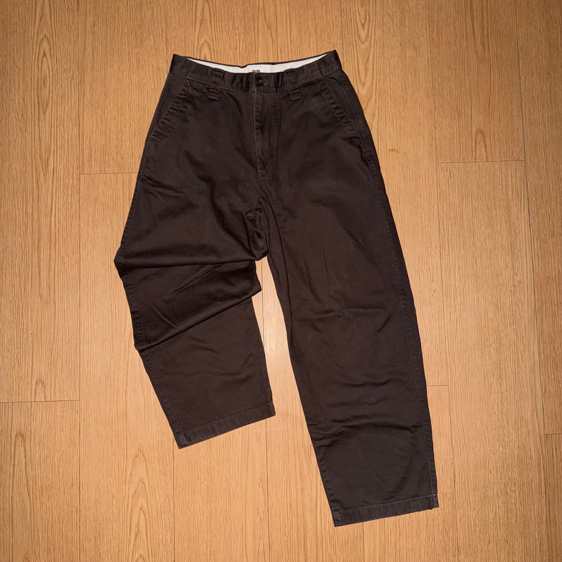 유니클로 U 와이드핏 치노 팬츠 다크 브라운 상품이미지2