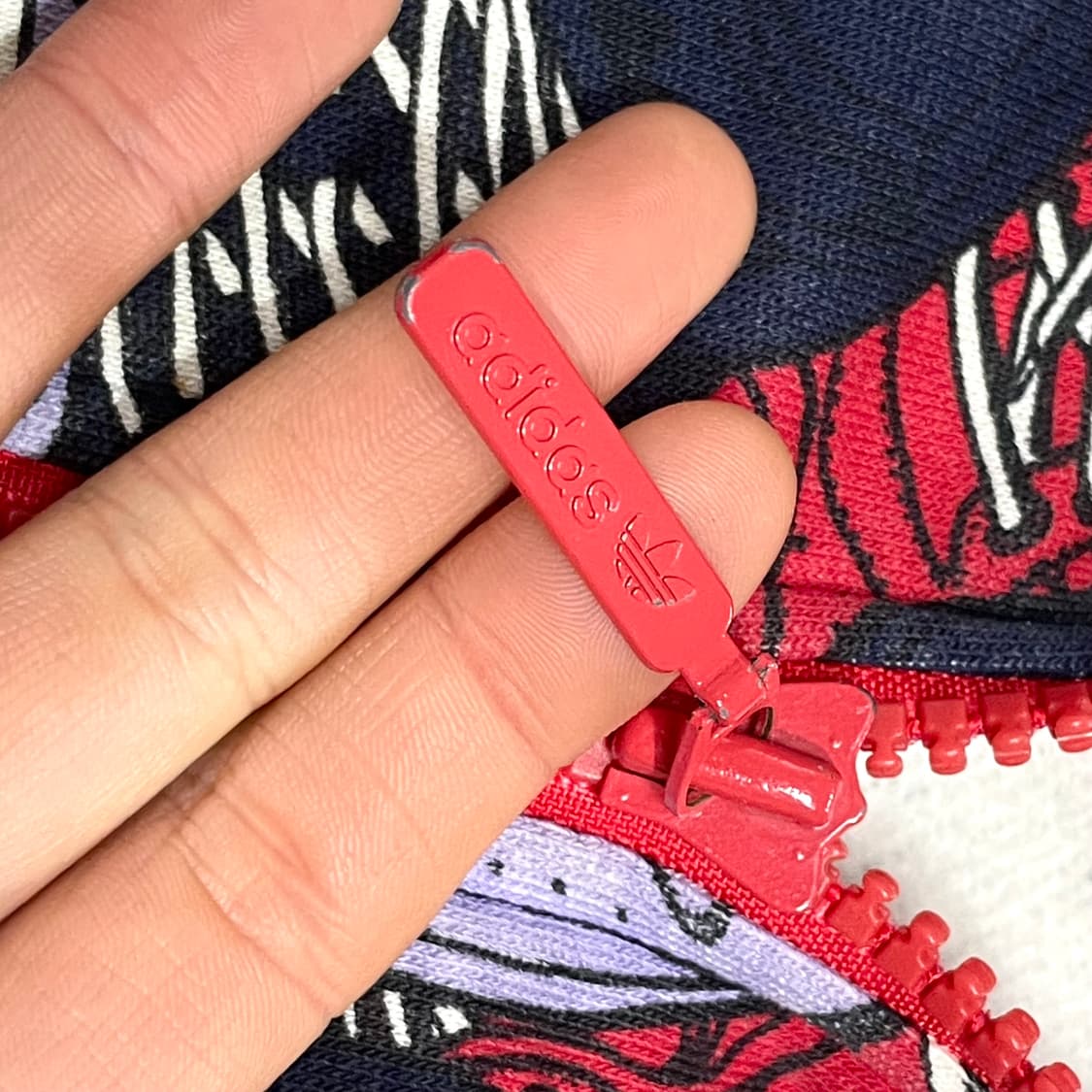 아디다스 오리지날 스니커즈홀프린팅 레드 기모 후드집업 여성90 상품이미지7