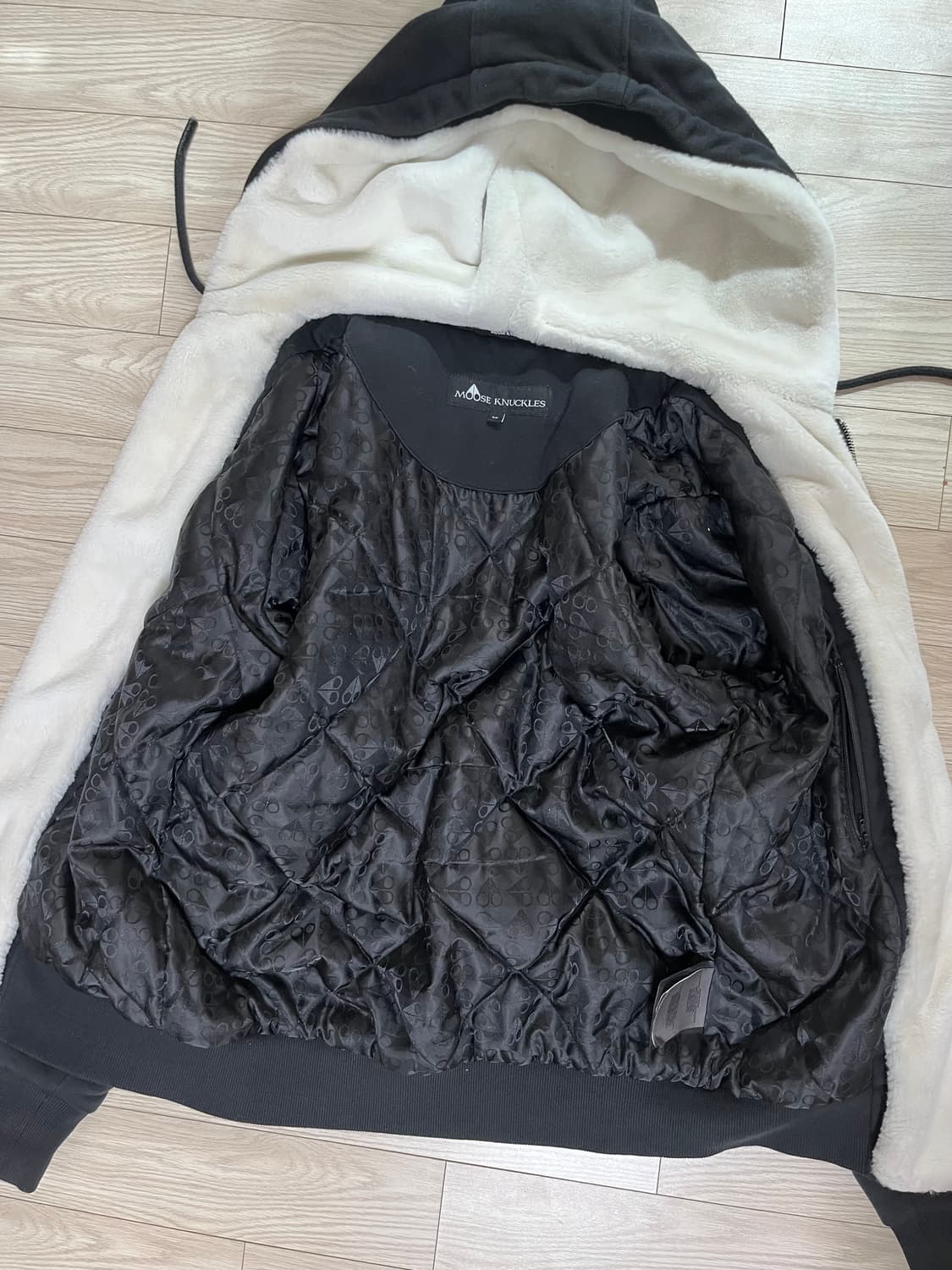 Moose knuckles 무스너클 버니스웨터 S 사이즈 판매합니다 상품이미지3