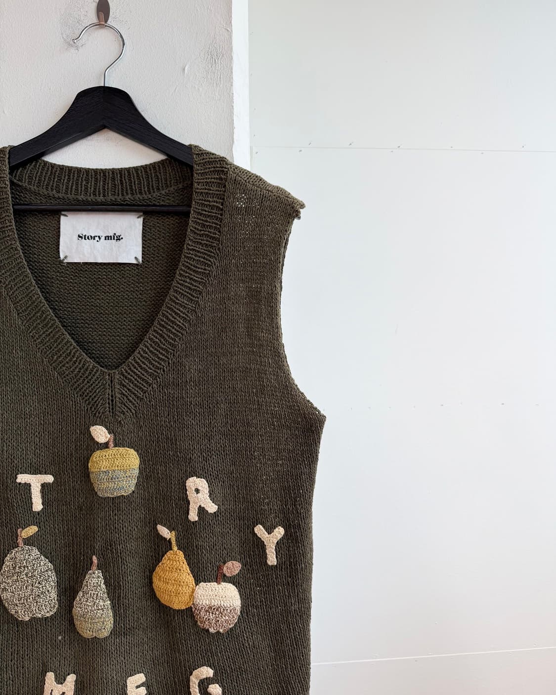 스토리 mfg 카키 크로켓 파티 베스트 니트  상품이미지5