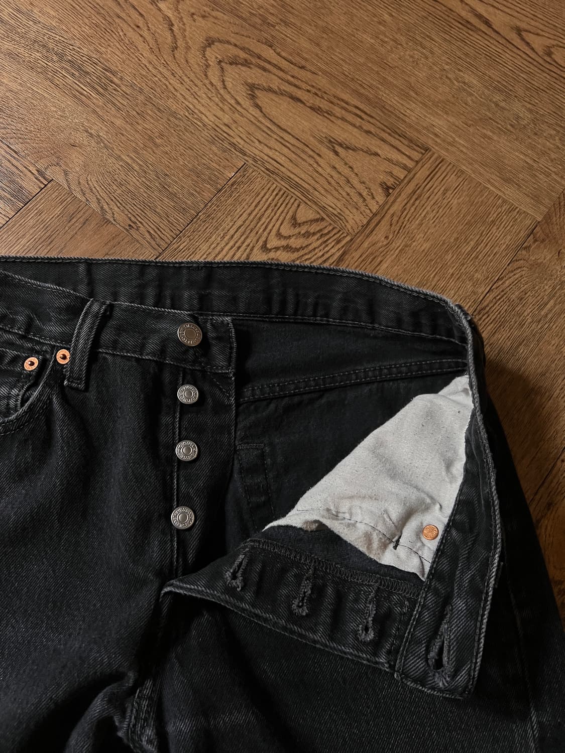 [30]리바이스 501 빈티지 워싱 스트레이트 흑청 데님 팬츠 상품이미지3