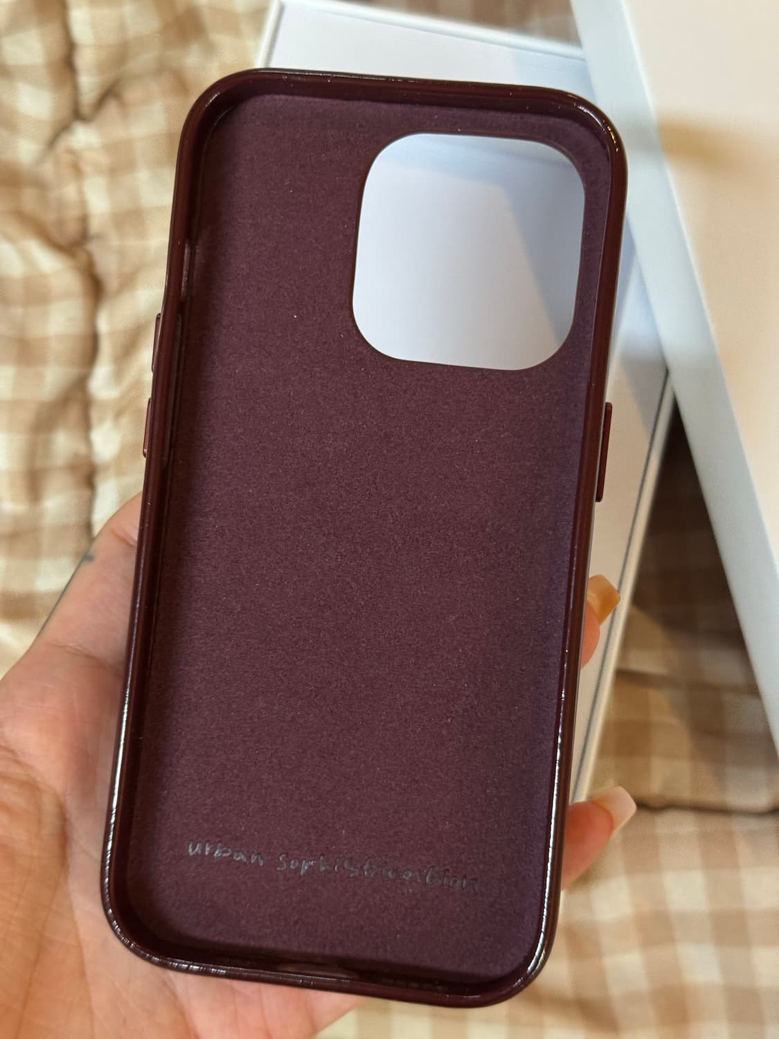 어반소피스티케이션 다크체리 아이폰 15pro 상품이미지5