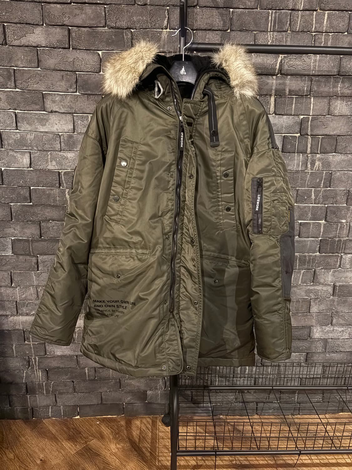 [중고/거의새상품/L] 라이프워크 패딩 72%할인판매 상품이미지1