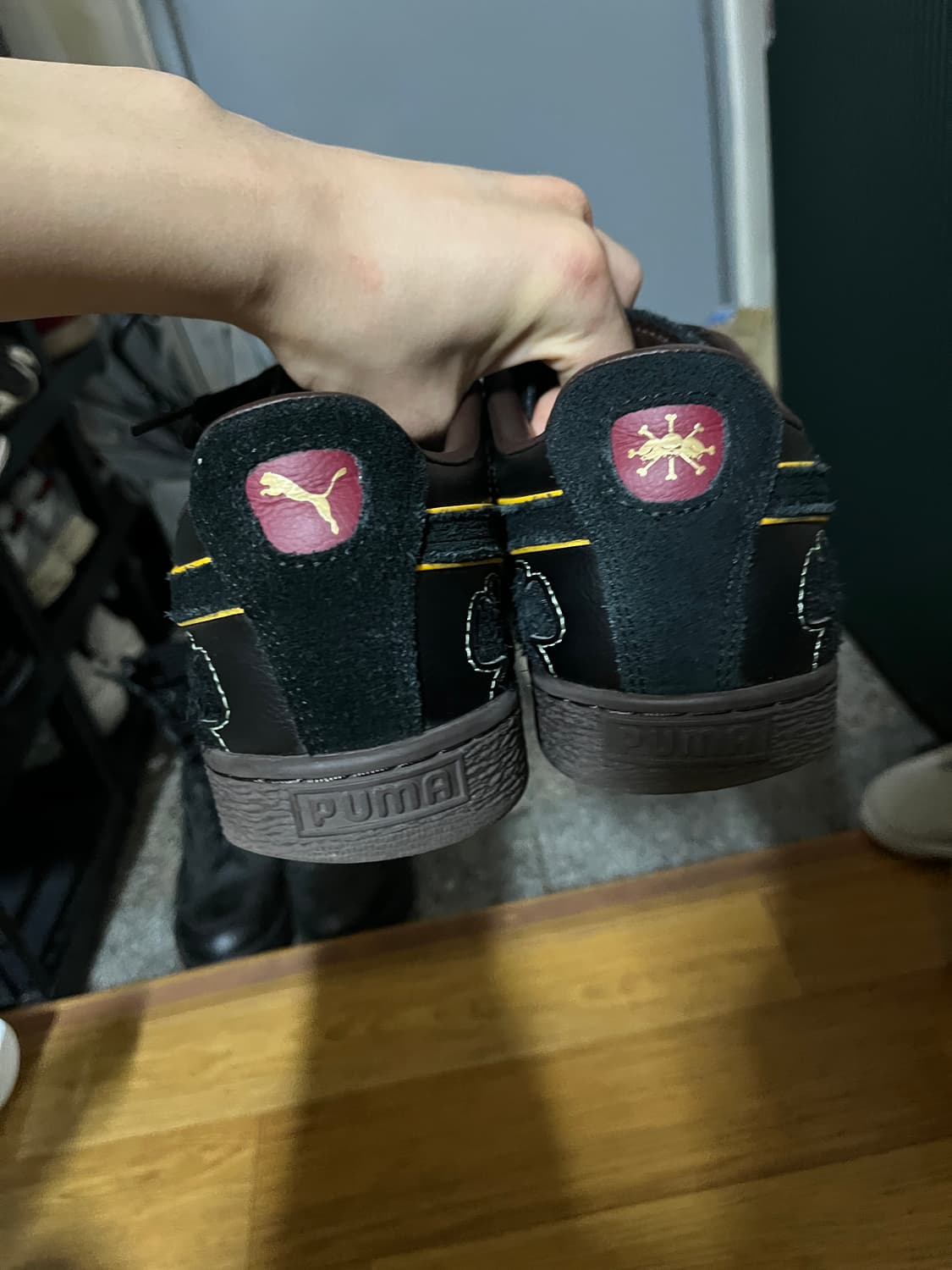 푸마 x 원피스 스웨이드 검은 수염 티치 스니커즈 블랙 다크 초콜릿 상품이미지4